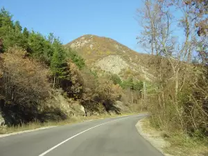 Големите дупки между Кърналово и Петрич са запълнени