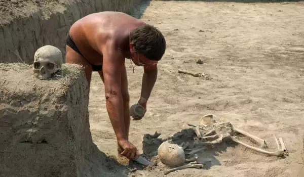 В наследствен имот откриха гробници, собствениците трябва да заплащат за археологическите разкопки