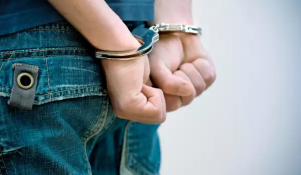 Арестуваха младеж от Микрево за побой и кражба