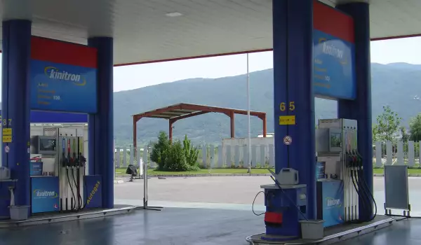 Маскиран и въоръжен нападнал бензиностация в петричко село