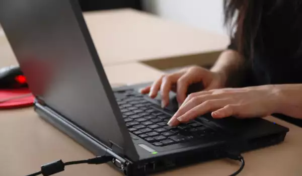 Лаптопи получиха деца на загинали полицаи в Сандански