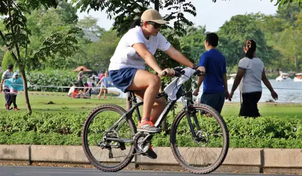 Дете с колело