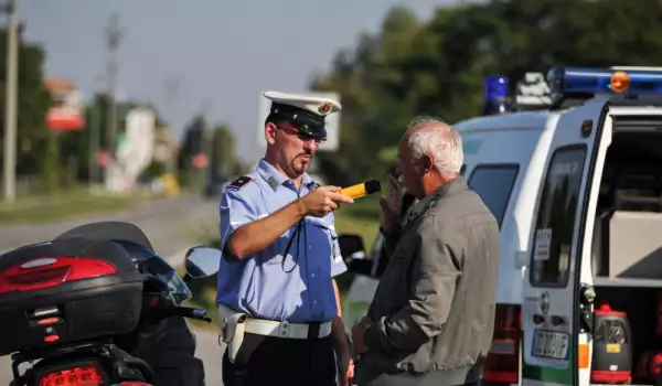Пиян шофьор катастрофира в Петричко