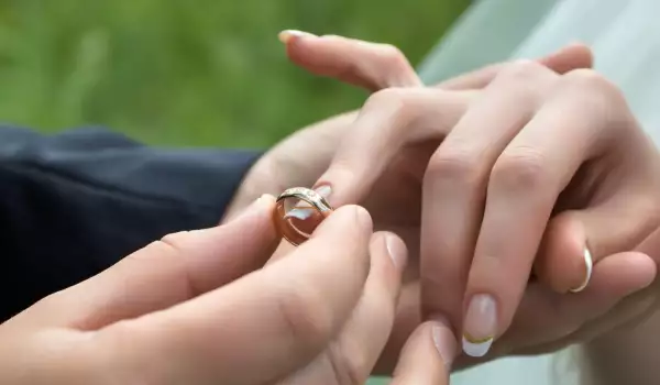 Един годежен пръстен - тема на коментари в Сандански