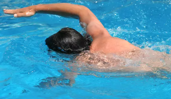 Санданчанин подобри държавния рекорд по плуване