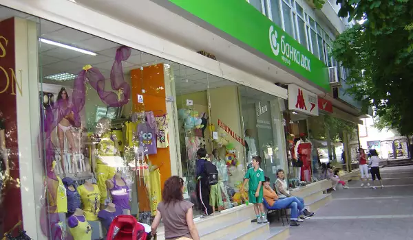 Запалиха магазин за бои в Сандански
