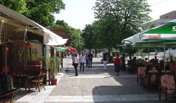 Гърците пазаруват в Сандански направо с евро