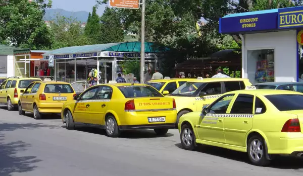 Загуби за такситата в Петрич от блокадата на границата