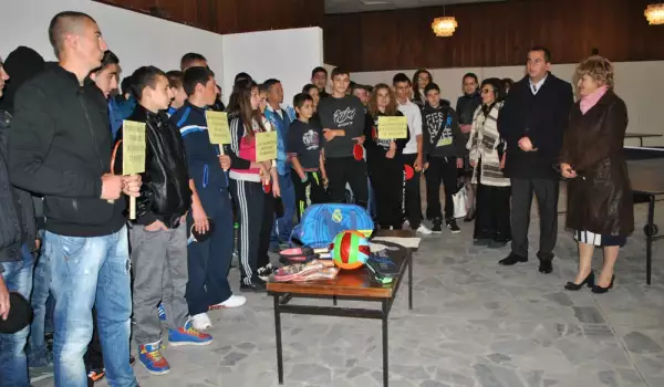 Петрич открива учебната година с наградата Ученик на годината