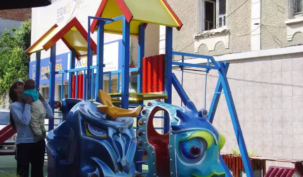 В Петрич откриха нова детска площадка